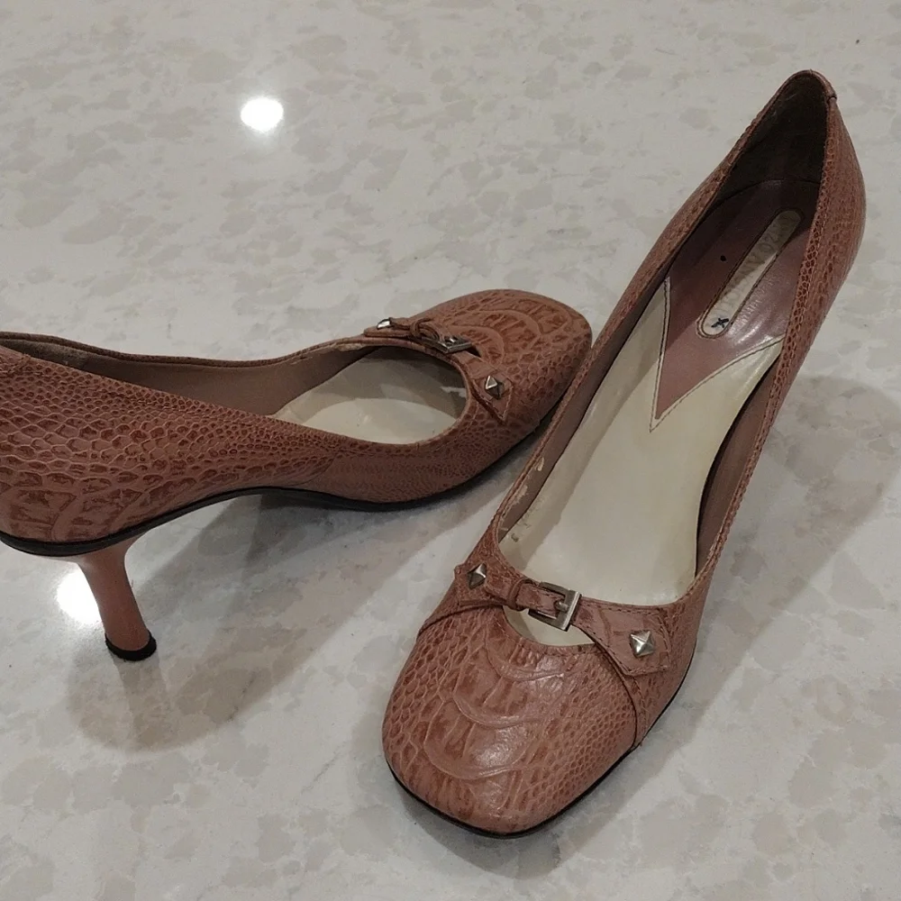 Enzo Angiolini. Blush Pump with EA Flexo Soles. Size 8M. Textured Leather Upper. - Picture 6 of 6